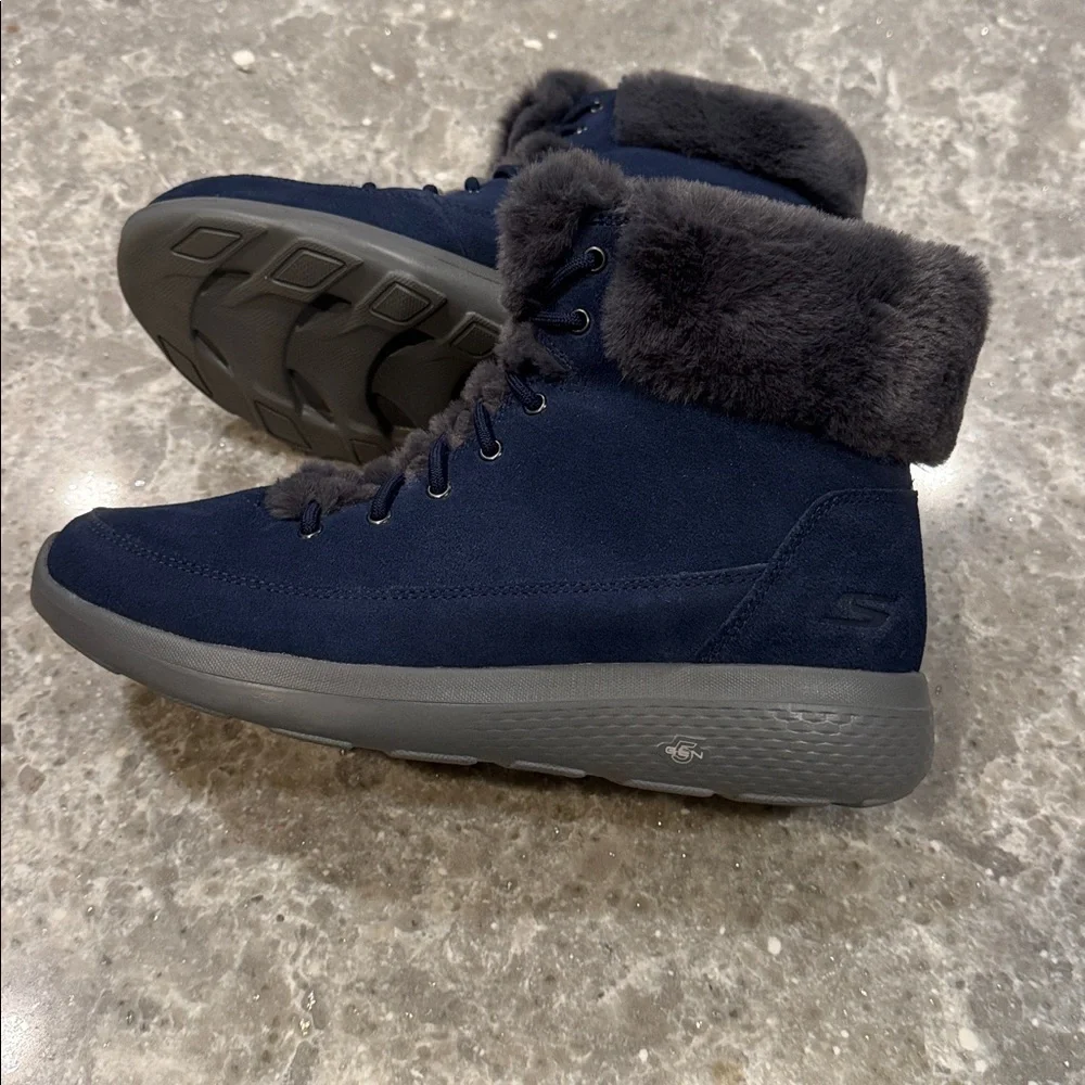 New, never worn Skechers faux fur lined boots. - Picture 5 of 6